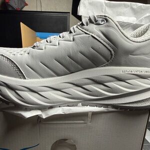 Grey Hoka Bondi SR 5.5 wide